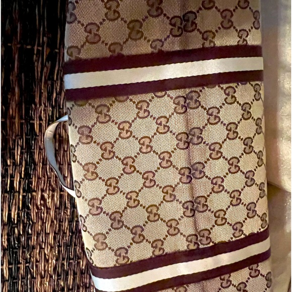 Gucci purse used 2x ended up with a shoulder injury and can’t use bag anymore - Picture 5 of 5